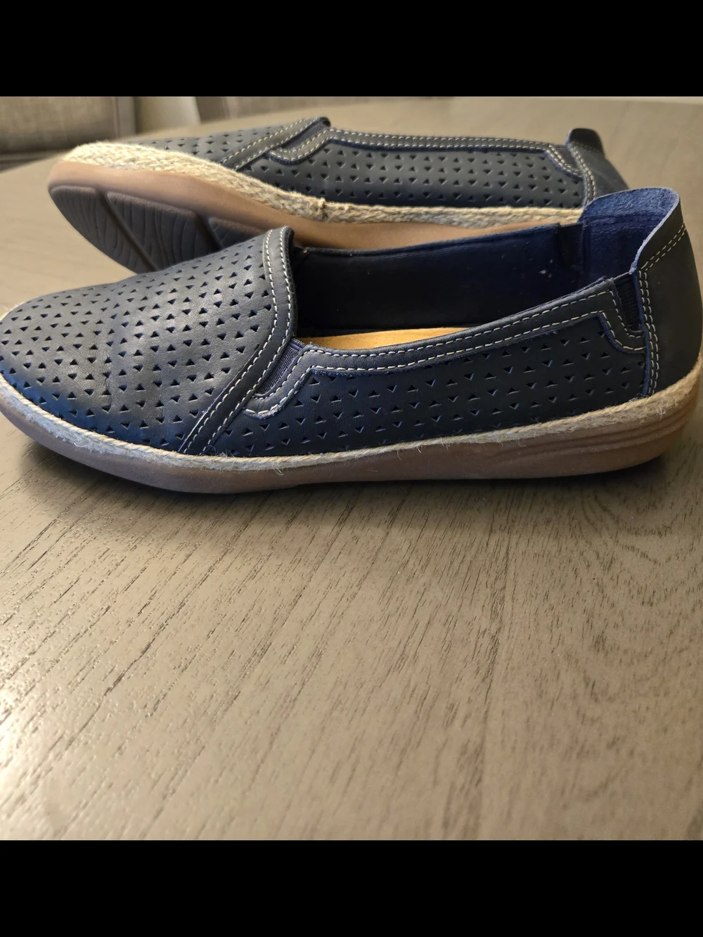 Clarks Elaina Ruby Navy Blue Perforated Leather Espadrille Slip-On Flats 8.5